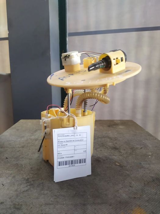 BOMBA DE COMBUSTIVEL TOYOTA AURIS / 77010-02061 / 7FUA025