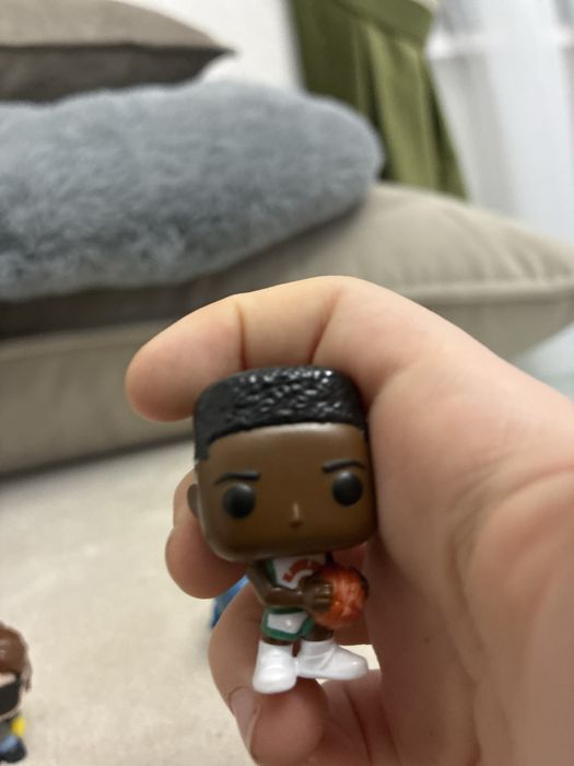 Продаю фігурки Дивні дива!