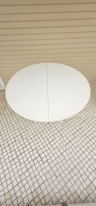 Mesa de jantar em madeira laçada branca