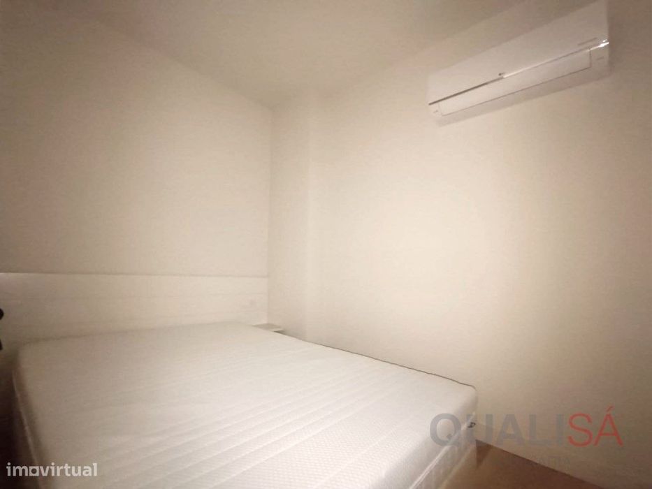 Apartamento T0+1 novo com varanda, equipado e mobilado, localizado ...