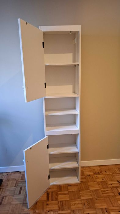 Armário de casa de banho estreito