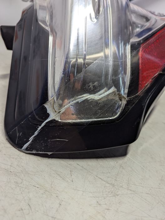 Задній лівий стоп Toyota 4Runner 5 рестайлінг 2014-2024 дефект