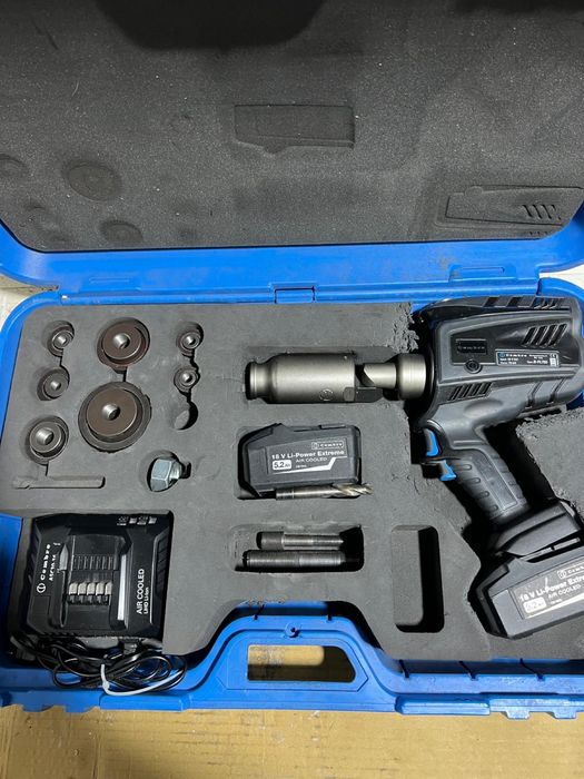 Hydrauliczny pistolet do wykrawania otworów Cembre B-FL750