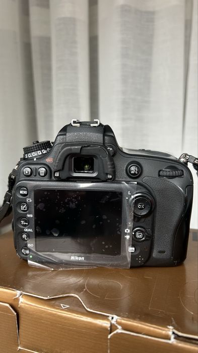 Повнокадрова дзеркальна камера Nikon D610