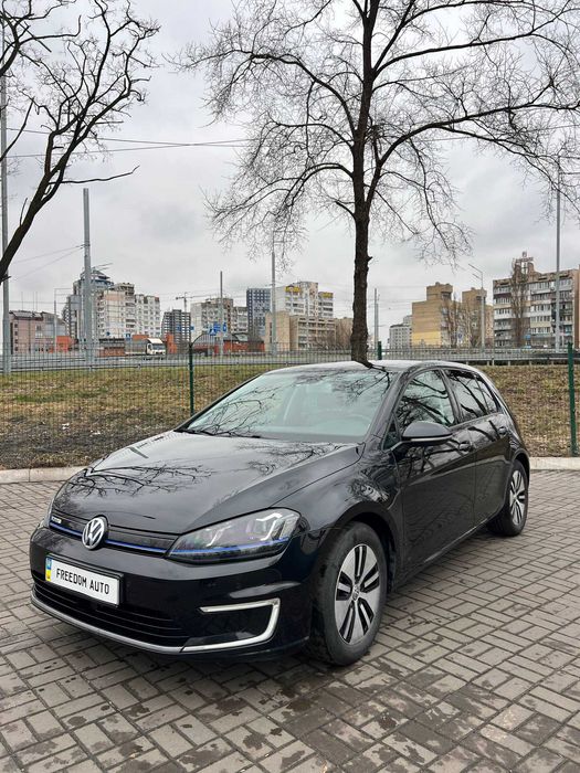 Оренда електромобіля Volkswagen e-Golf Highline