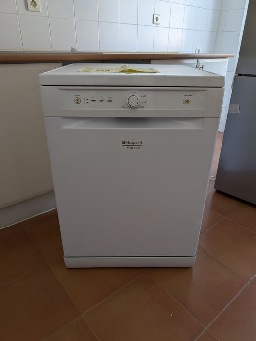 Maquina de Lavar Louça Hotpoint Ariston
