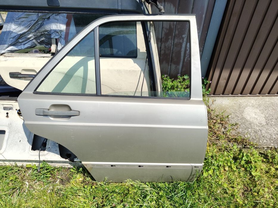 Drzwi Mercedes 190 prawy tyl