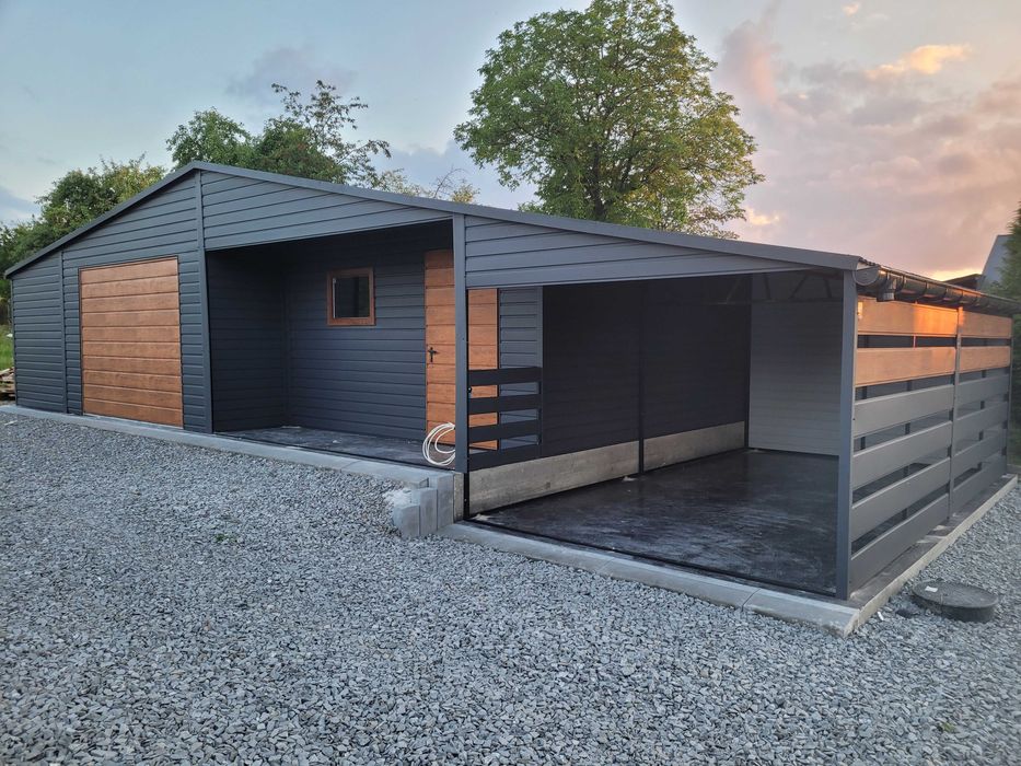 Garaż blaszany biały 12x5 nowoczesne garaże Gregor z wiatą panelową