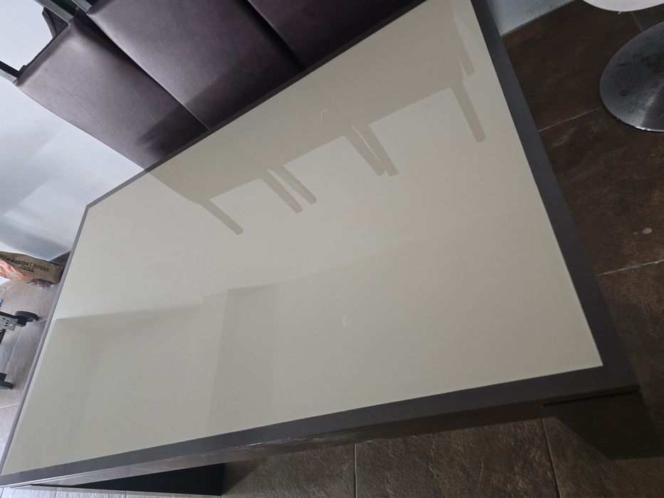 Mesa de madeira maciça