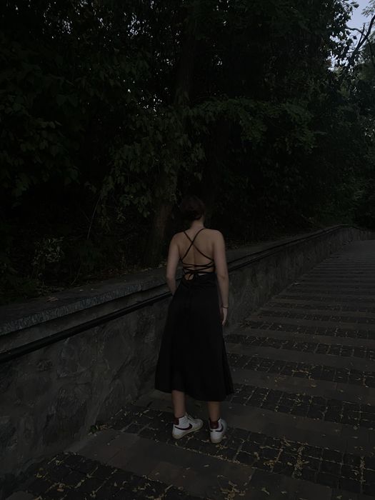 Сукня атласна чорна