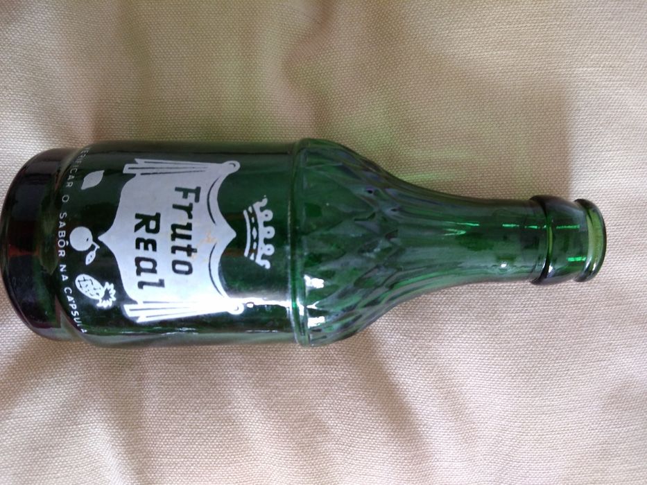 Garrafas de bebida antigas