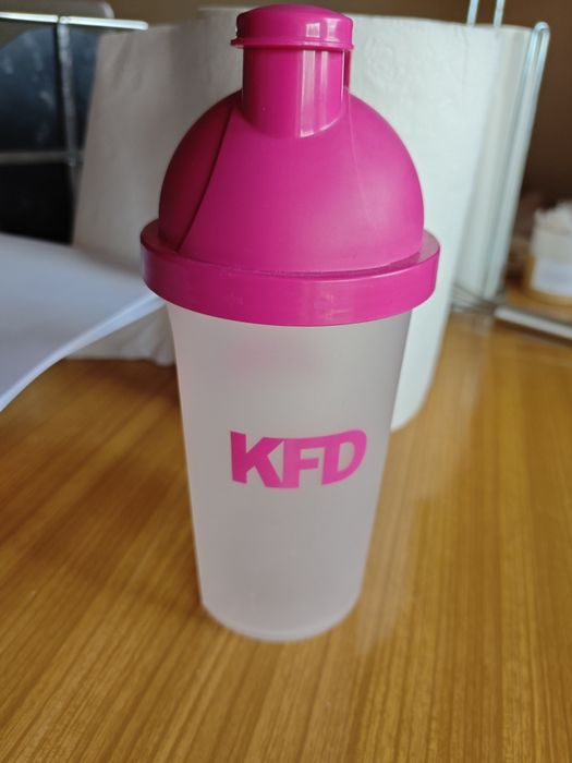 Shaker KFD z sitkiem różowy