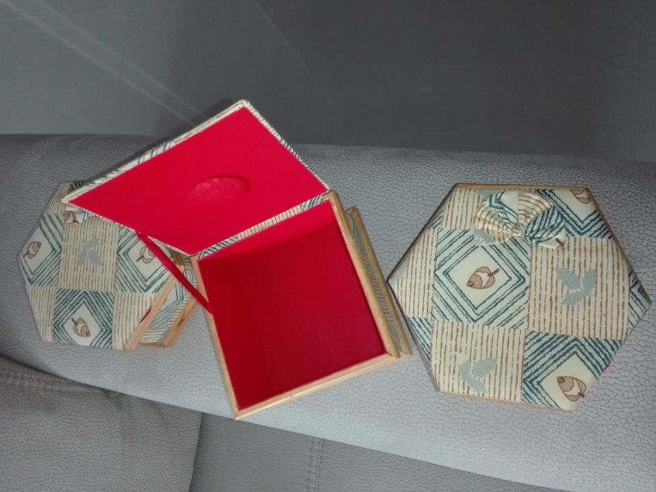 Porta-jóias em tecido aveludado