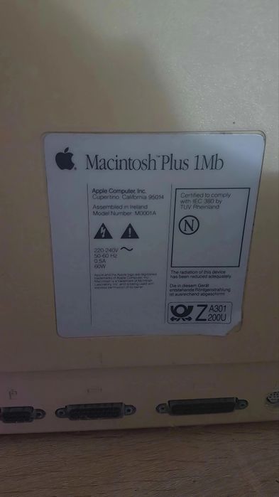 Apple Macintosh Plus - Vintage Apple