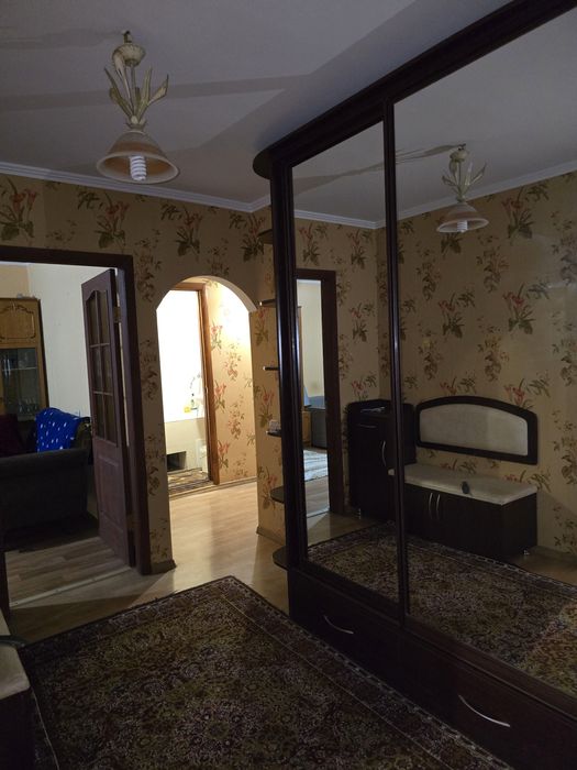 Здам подобово 3 кімнатну квартиру в центрі біля базару