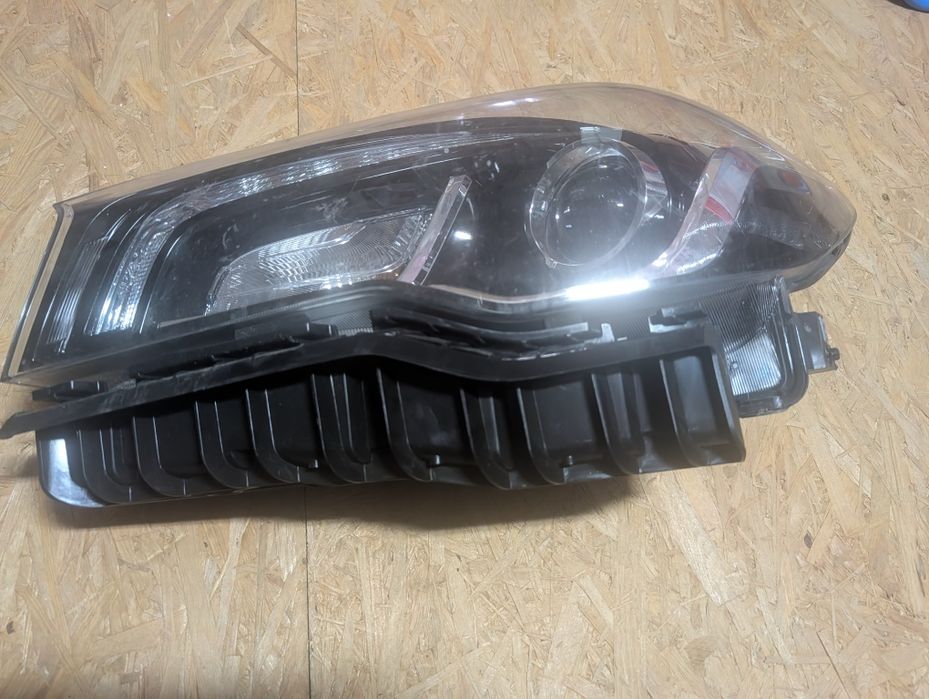 SUZUKI SX4 S-Cross reflektor lewy