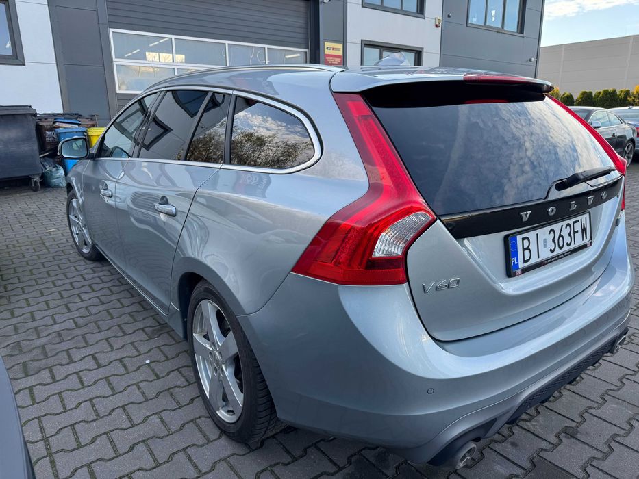 Volvo V60 (2016) R-Design D4, 200KM, Polestar