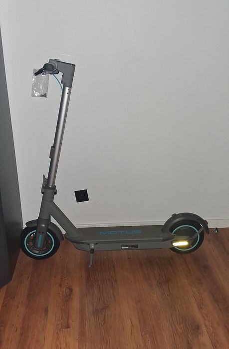 Hulajnoga elektryczna Motus Scooty 10  stan bardzo dobry technicznie
