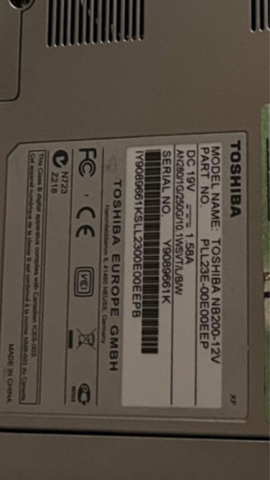 Vendo pc por motivos de nao o usar, lindo, peqyeno e facil.