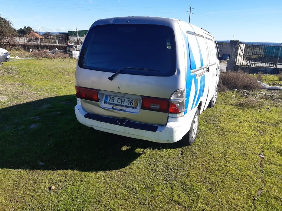 Kia Prégio (avariado)