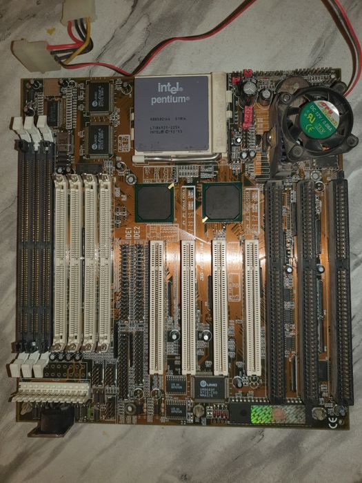 Płyta główna Socket 7 + intel Pentium - retro z lat 90