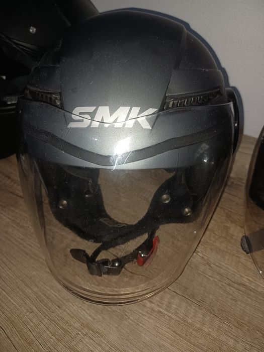 Capecete da marca SMK Tamanho s e capacete da marca AXXIS tamanho M