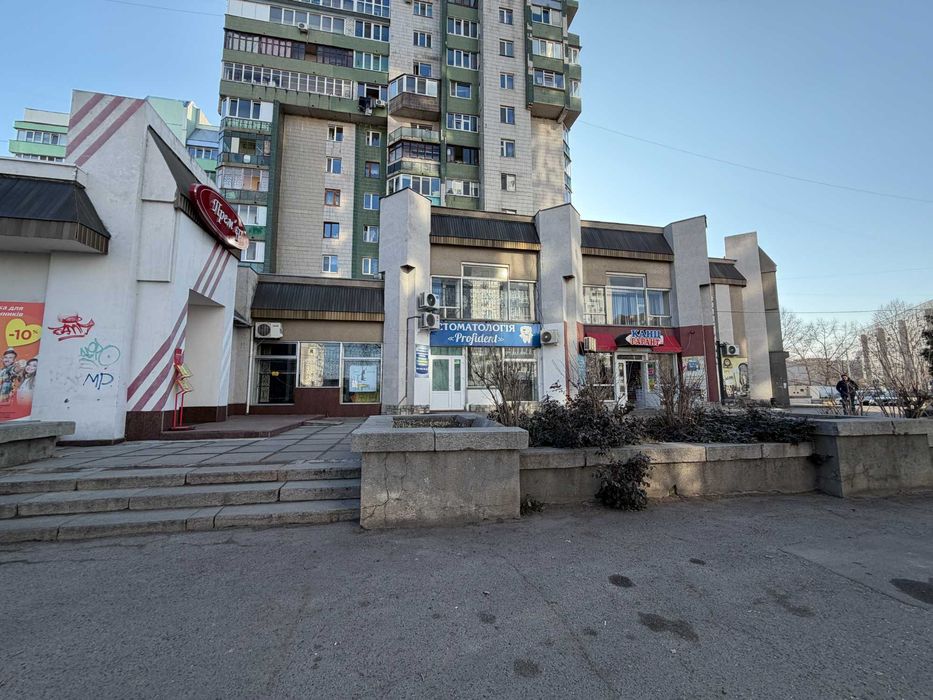 Приміщення з окремим входом на Митниці