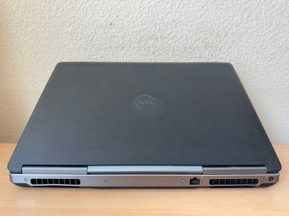 Ігровий 3D Dell 7720 17.3"FHD IPS i7-7820HQ/16GB DDR4/256M.2 /NVIDIA P4000 8GB GDDR5