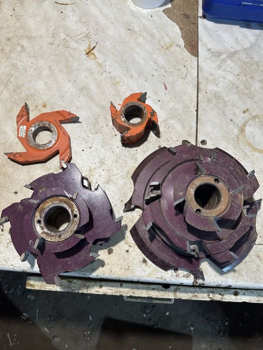 Токарні фрези у середньому стані, ціну пропонуйте