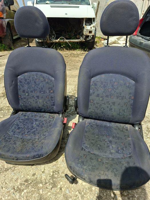Peças Peugeot 206 2001 – Bancos + Forros de Porta em Bom Estado