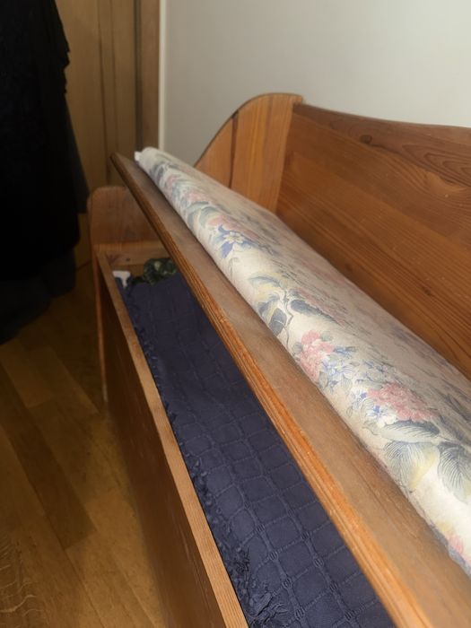 Sofá de Madeira com Tampa de Arrumação