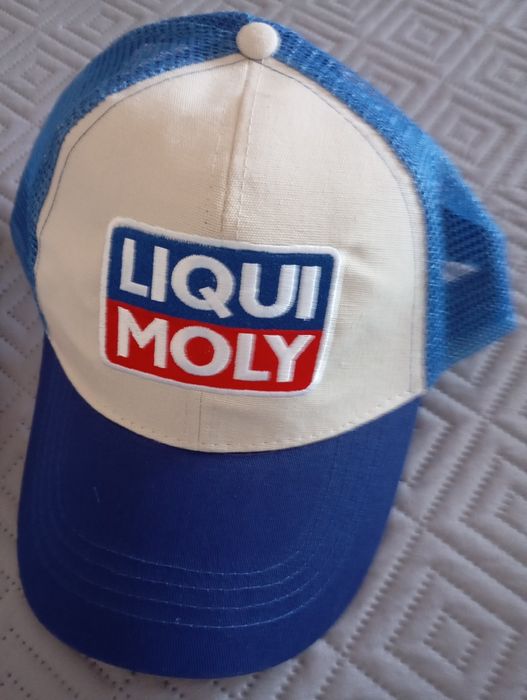 Vendo  dois Bonés  / Novos.