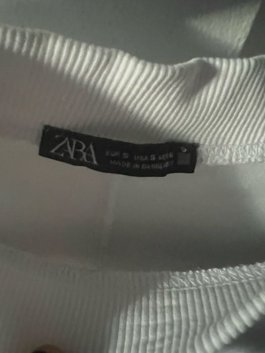Zara biała koszulka.