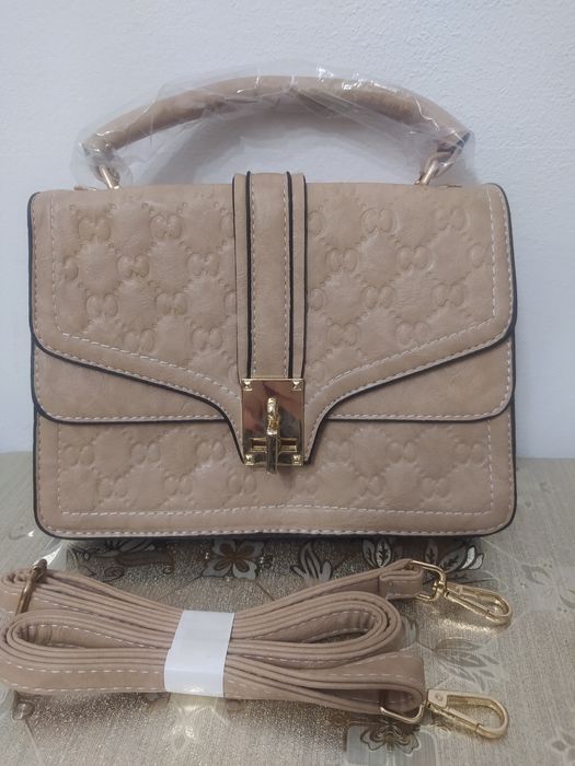 Śliczne Nowe torebki w 4 kolorach; czerwona, czarna, beż i Carmel