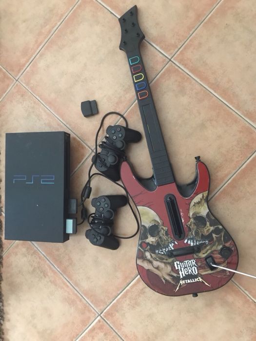 PlayStation 2 +guitarra+2 comandos + jogos