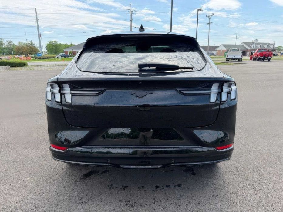 Ford Mustang Mach-E Premium      2024