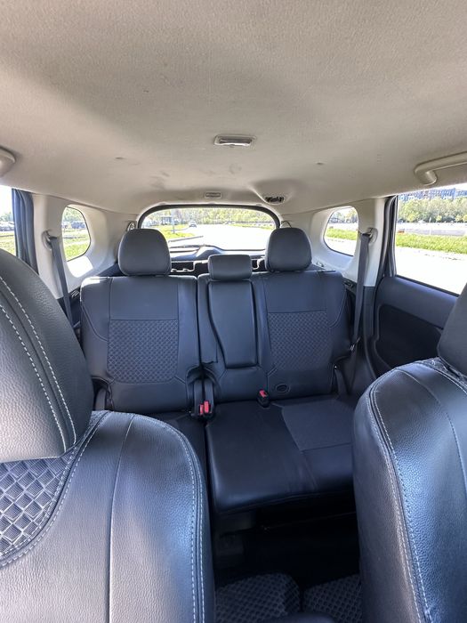 Mitsubishi Outlander 2.4 Газ/Бензин 2013 • 7 місць • Автомат