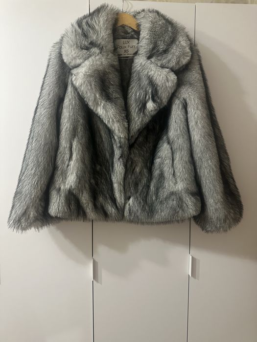 Шуба жіноча.