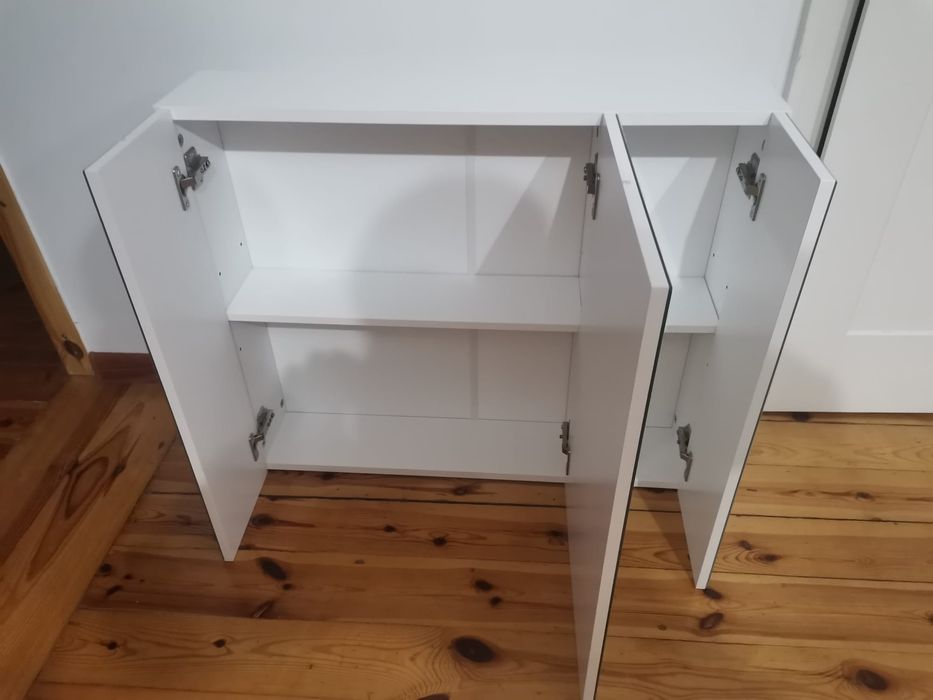 Szafka łazienkowa z lustrem