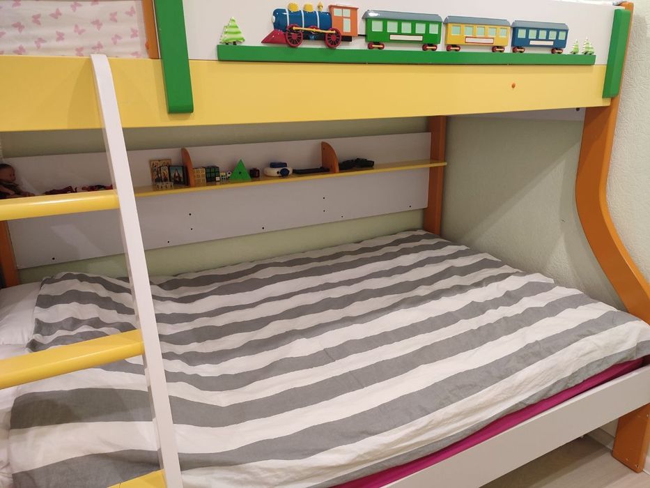 Меблі в дитячу кімнату, комплект меблів