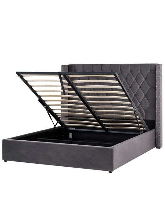 Vendo 2 frigoríficos e (1 placa elétrica 4 bocas) e 1 cama de casal