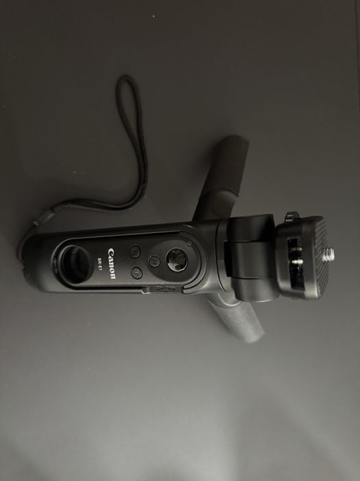 Canon EOS R50 + Objetiva RF-S 18-45mm + Kit para criadores de conteúdo