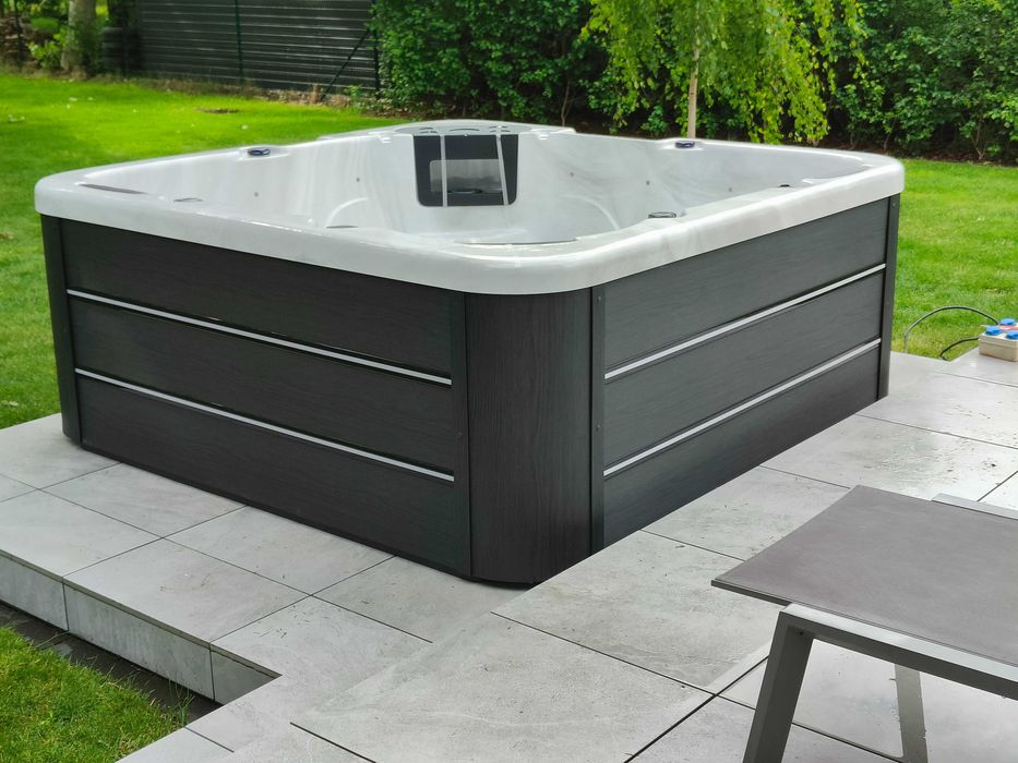 Nowe Jacuzzi całoroczne . Z możliwością podłączenia pieca na drewno