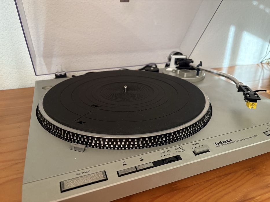 Gira discos Technics SL-D303