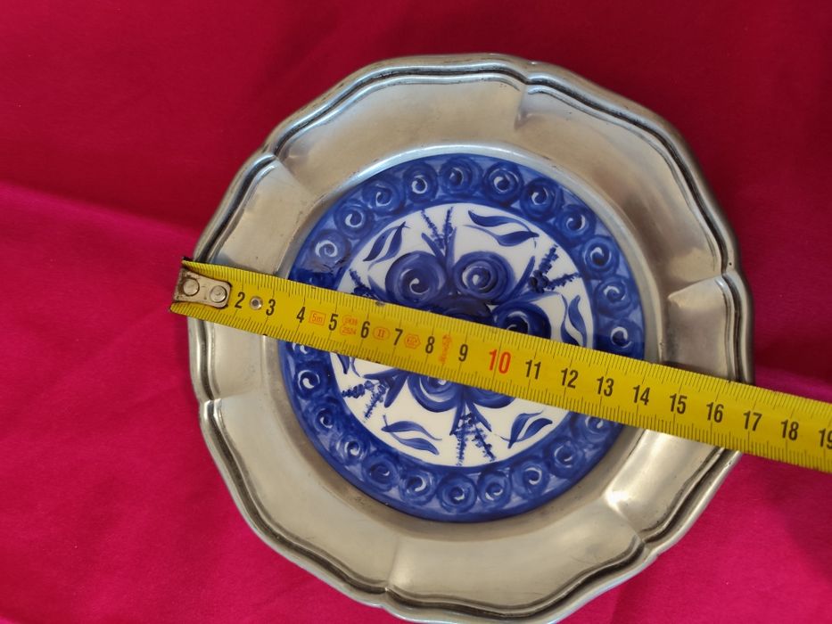 Conjuntos de estanho pintados à mão.