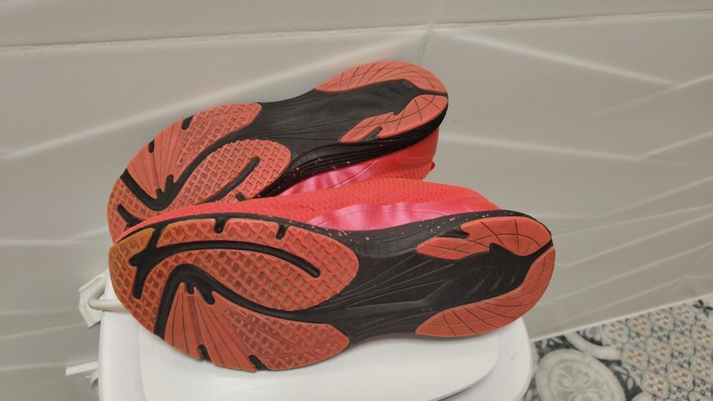 Buty 4F r. 37 * 24 cm sportowe koralowe