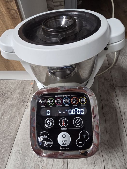 Robot kuchenny Tefal FE800 Couisine Companion

Robot kuchenny używany,