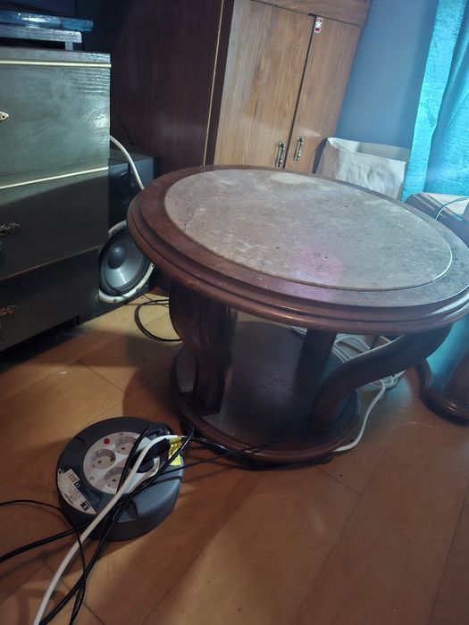 Mesa de centro lindíssima em madeira e mármore