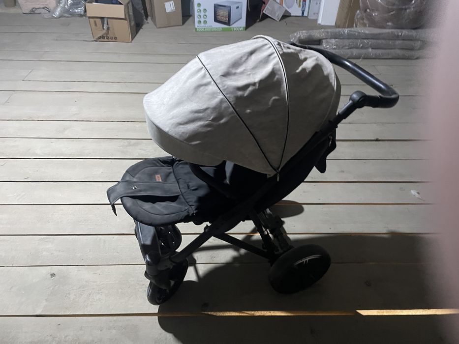 Прогулянковий візочок