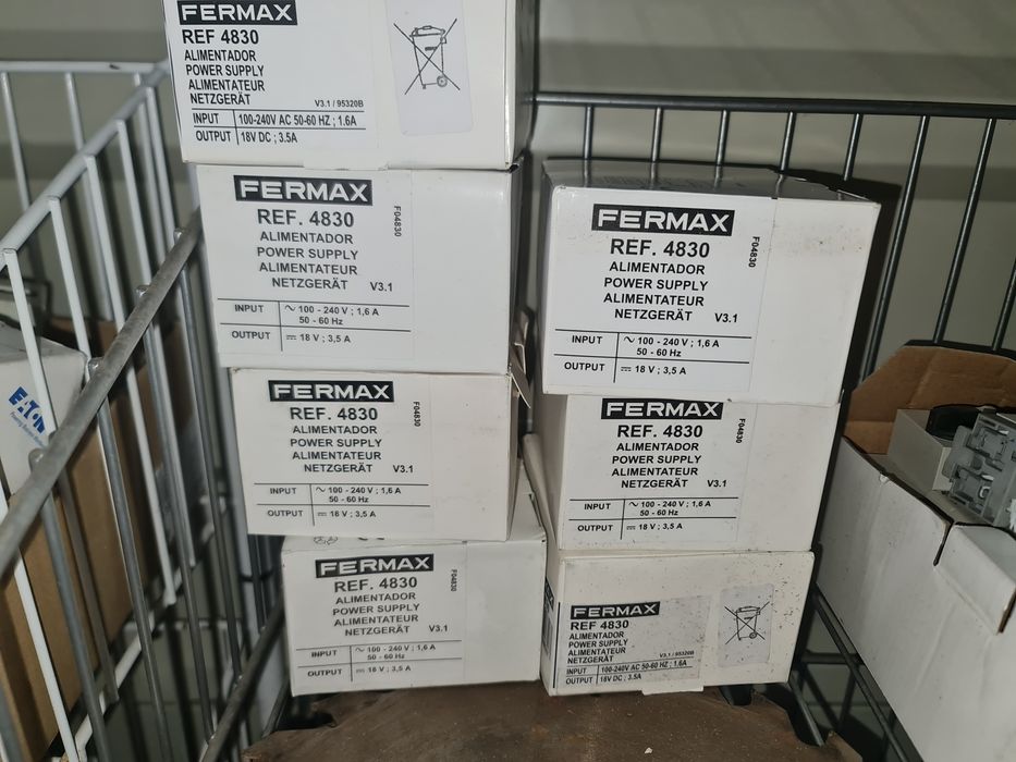 zasilacz Fermax REF. 4830 (model V3.1), przeznaczony głównie do systemów wideodomofonowych tej marki.